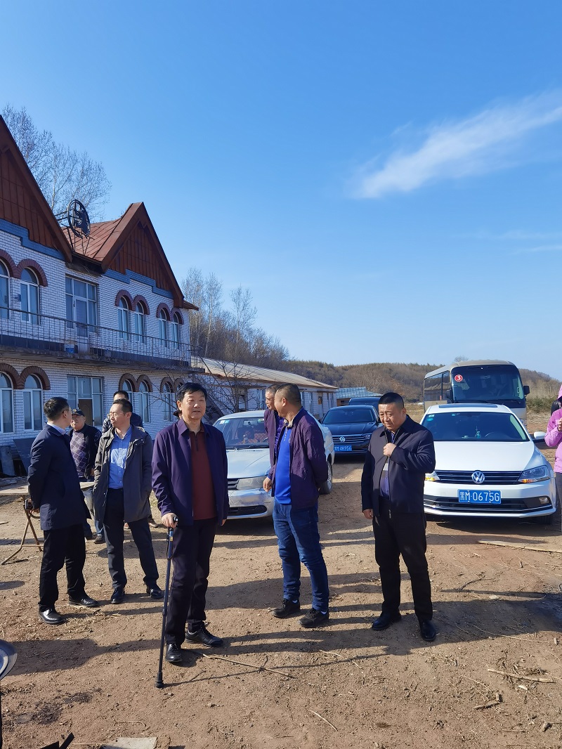 岳氏集團(tuán)董事長岳平安一行到綏化市四方臺鎮(zhèn)調(diào)研考察