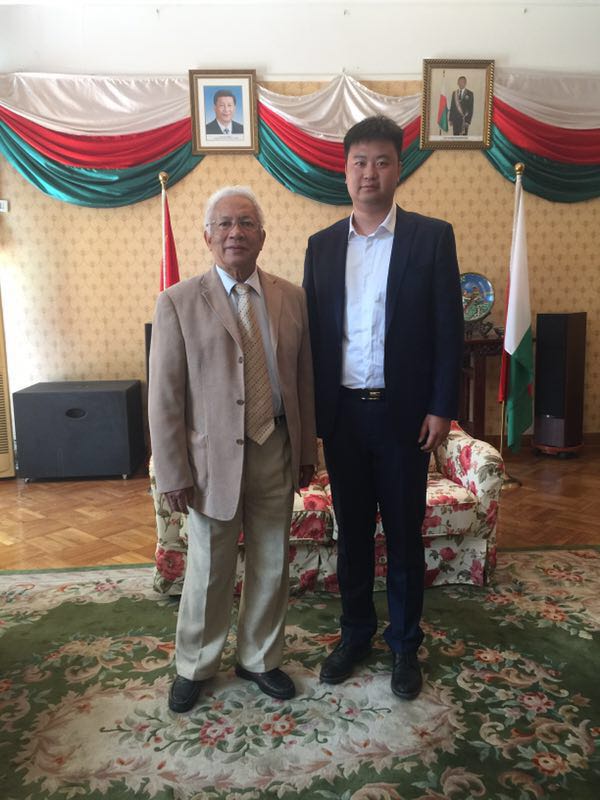 岳學(xué)征總經(jīng)理與馬達加斯加共和國大使進行會晤